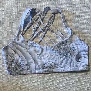 Lululemon free to be bra